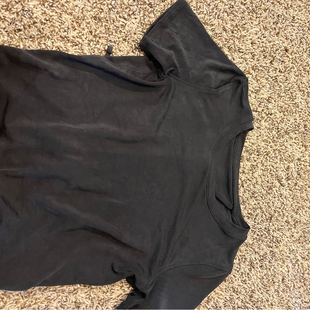 Iululemon keyhole shirt